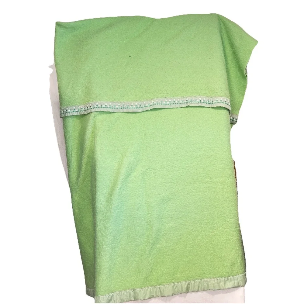 Vintage Acrylic Mint Green Blanket 72x94 Satin Embroidered Trim MCM Retro Soft